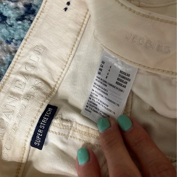 American Eagle Distressed Jeans - Picture 3 of 3